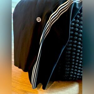 Lululemon size 4